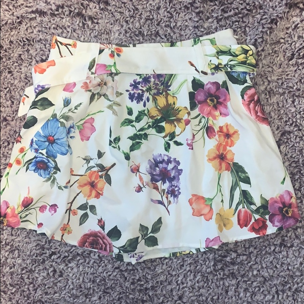 NWT do&be floral belted skort